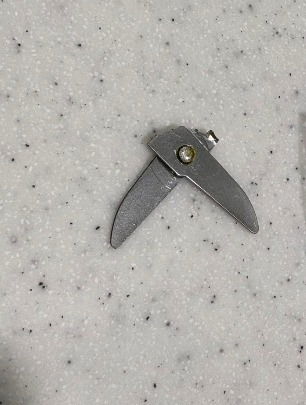 המספריים שהילד בלע