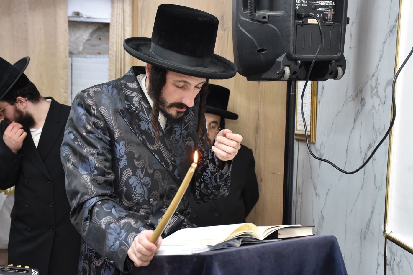 הדלקת נרות חנוכה במבקשי השם