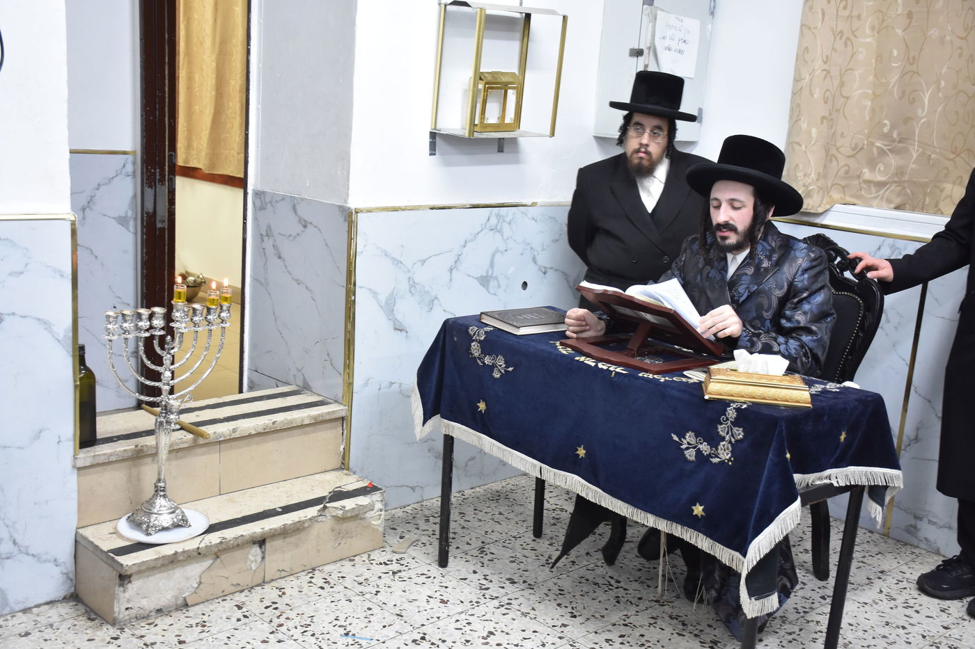 הדלקת נרות חנוכה במבקשי השם