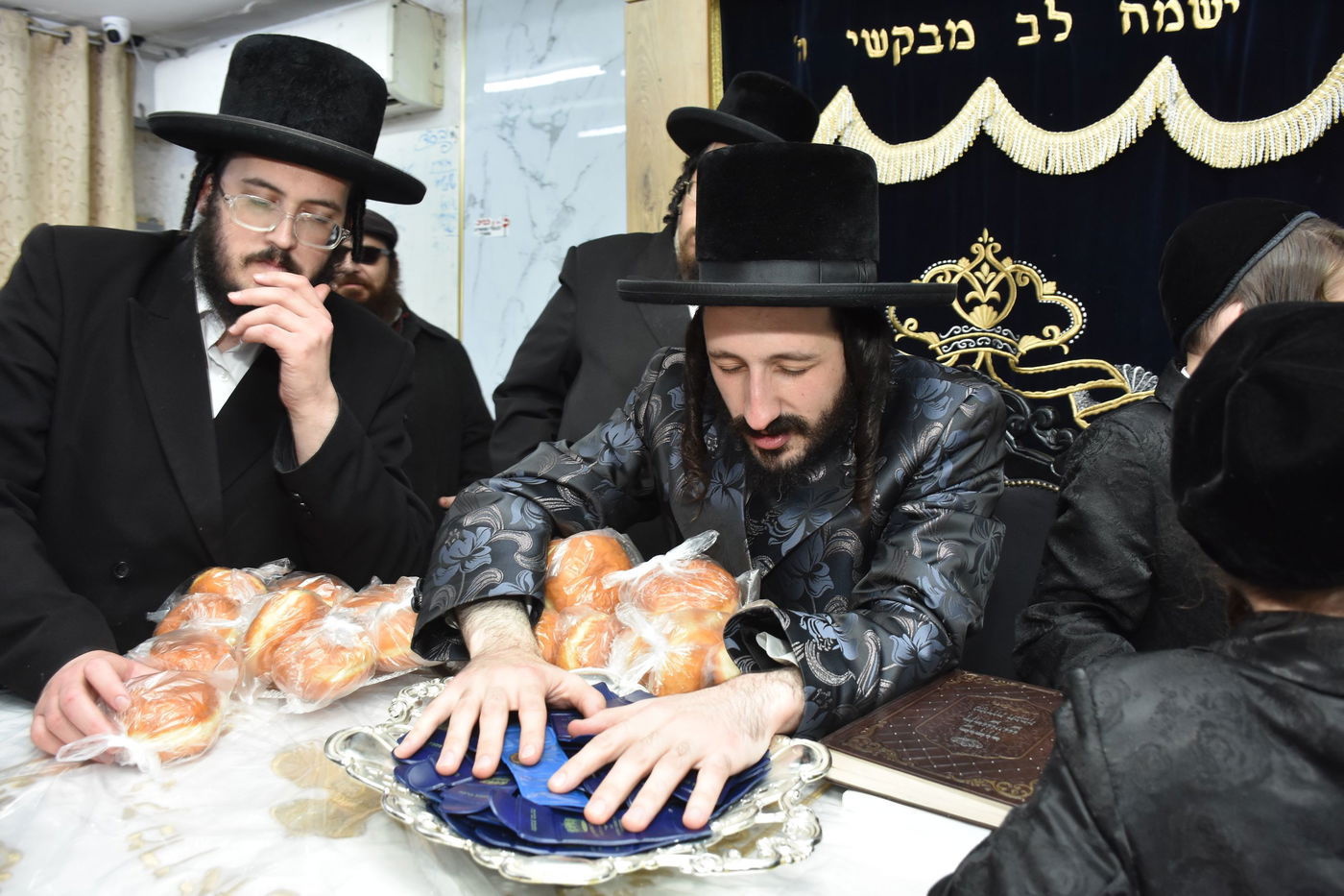 הדלקת נרות חנוכה במבקשי השם