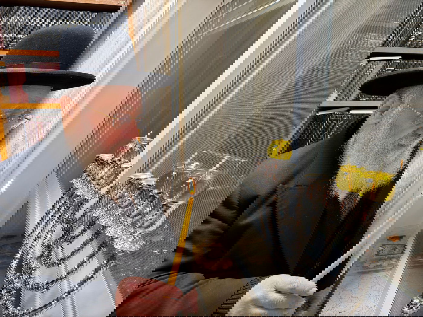 הראש"ל הגר"י יוסף בהדלקת נר שני של חנוכה