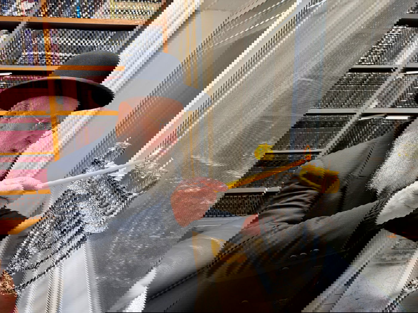 הראש"ל הגר"י יוסף בהדלקת נר שני של חנוכה