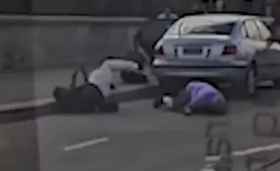 תיעוד מצמרר מהטבח במסיבת חנוכה: גבר חטף את הנשק של אחד המחבלים ונרצח