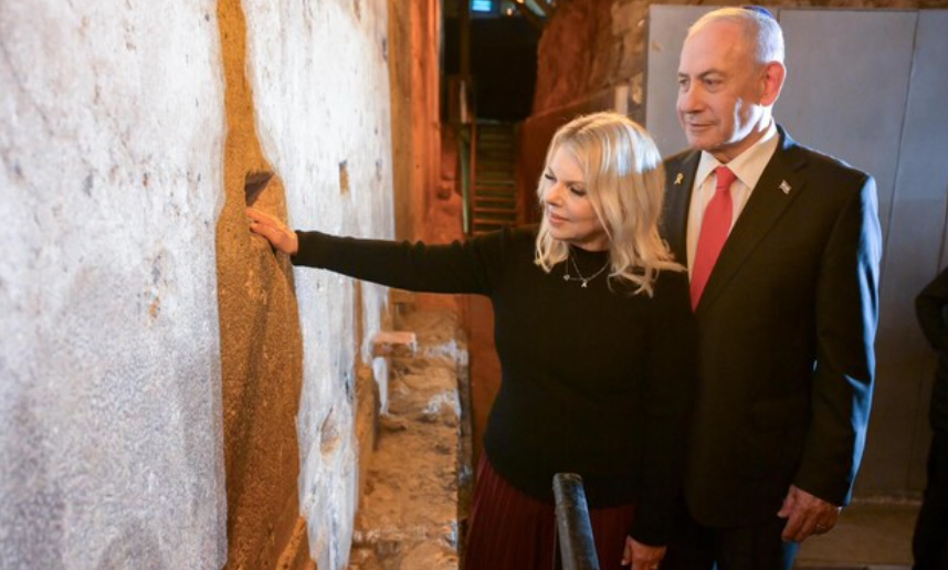 אחת התמונות של שרה עם הקרדיט המעניין