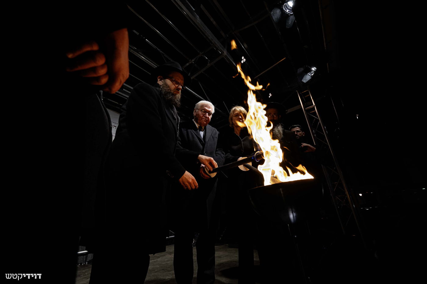 הדלקת נר חנוכה בשער ברנדנבורג בברלין