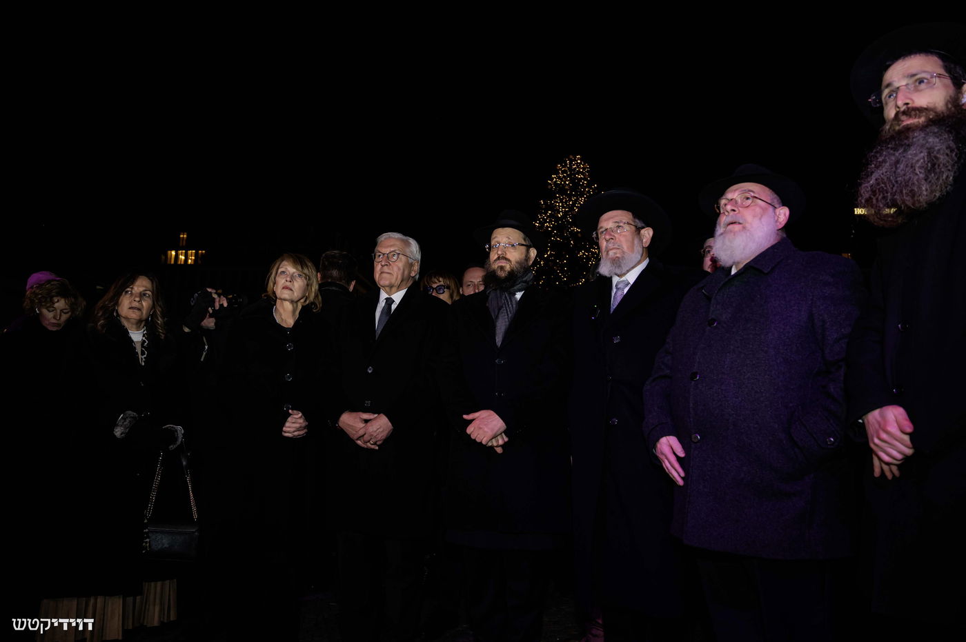 הדלקת נר חנוכה בשער ברנדנבורג בברלין