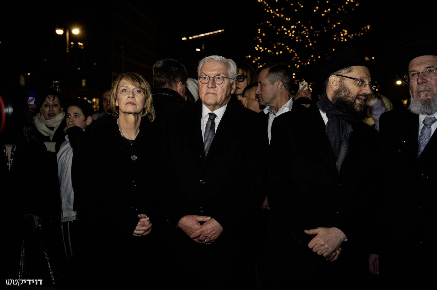 הדלקת נר חנוכה בשער ברנדנבורג בברלין