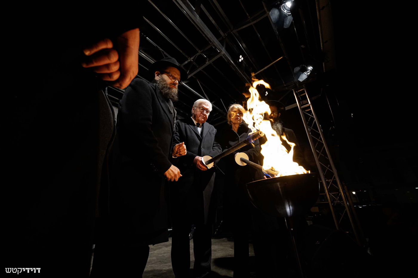 הדלקת נר חנוכה בשער ברנדנבורג בברלין