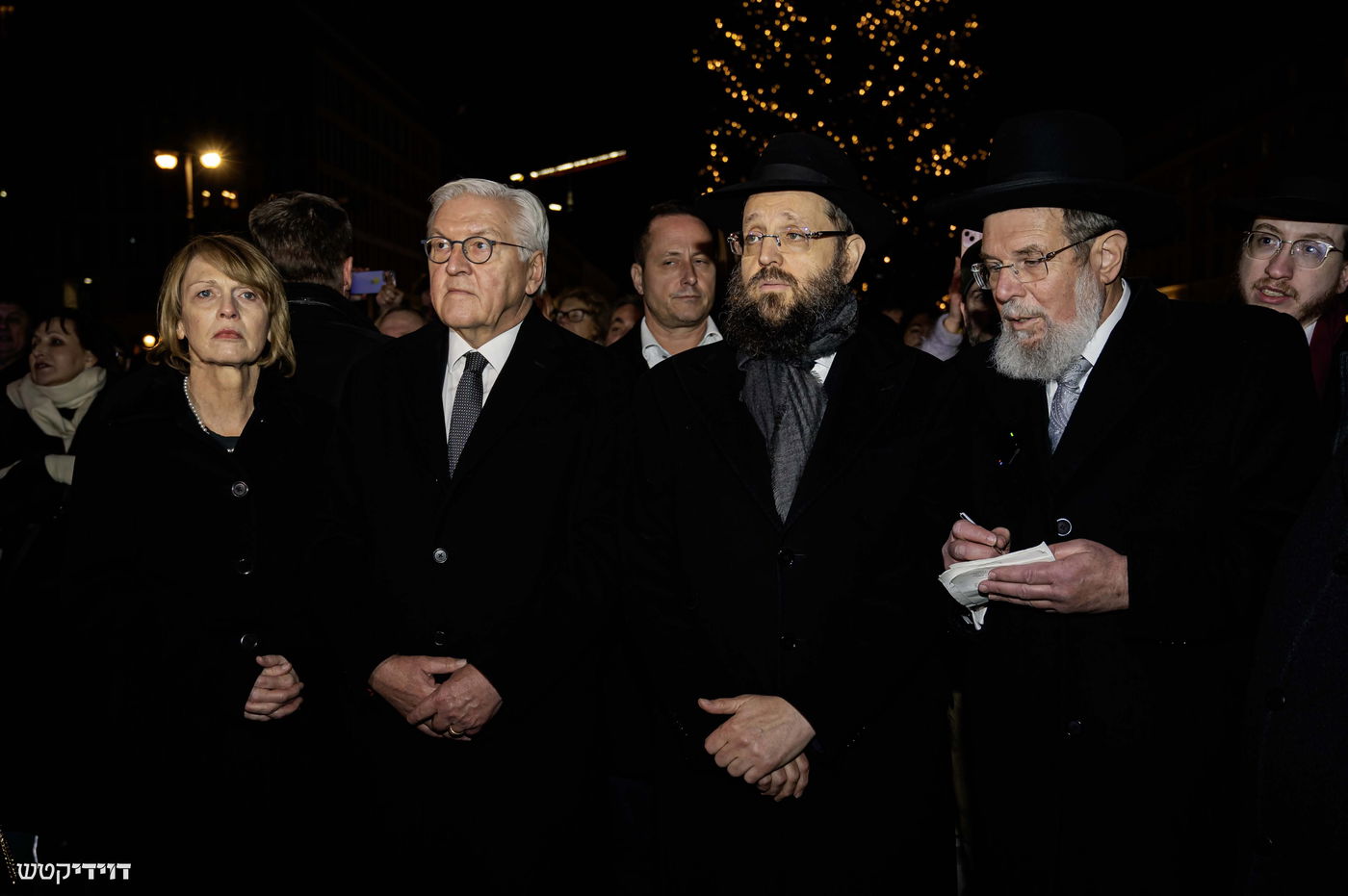 הדלקת נר חנוכה בשער ברנדנבורג בברלין