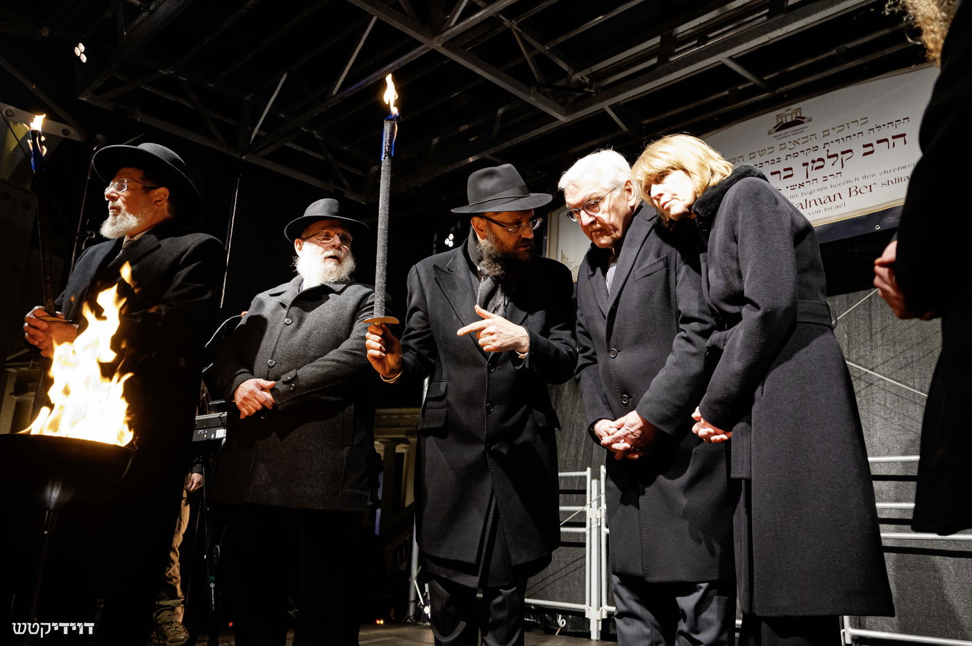 הדלקת נר חנוכה בשער ברנדנבורג בברלין