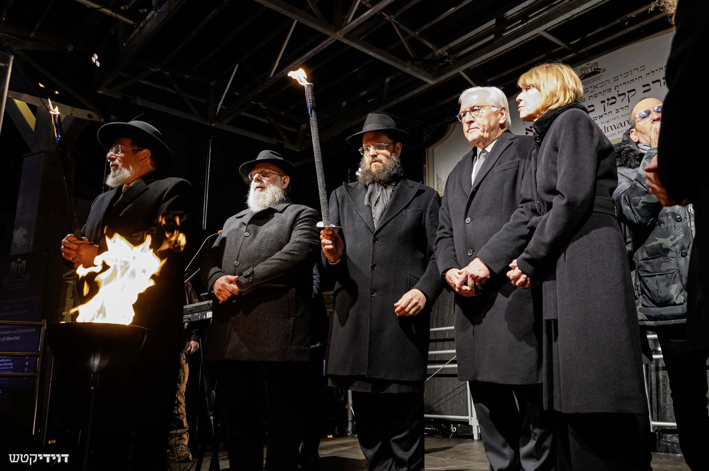 הדלקת נר חנוכה בשער ברנדנבורג בברלין