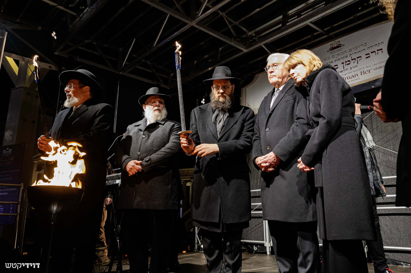 הדלקת נר חנוכה בשער ברנדנבורג בברלין