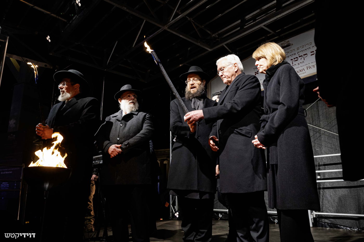 הדלקת נר חנוכה בשער ברנדנבורג בברלין
