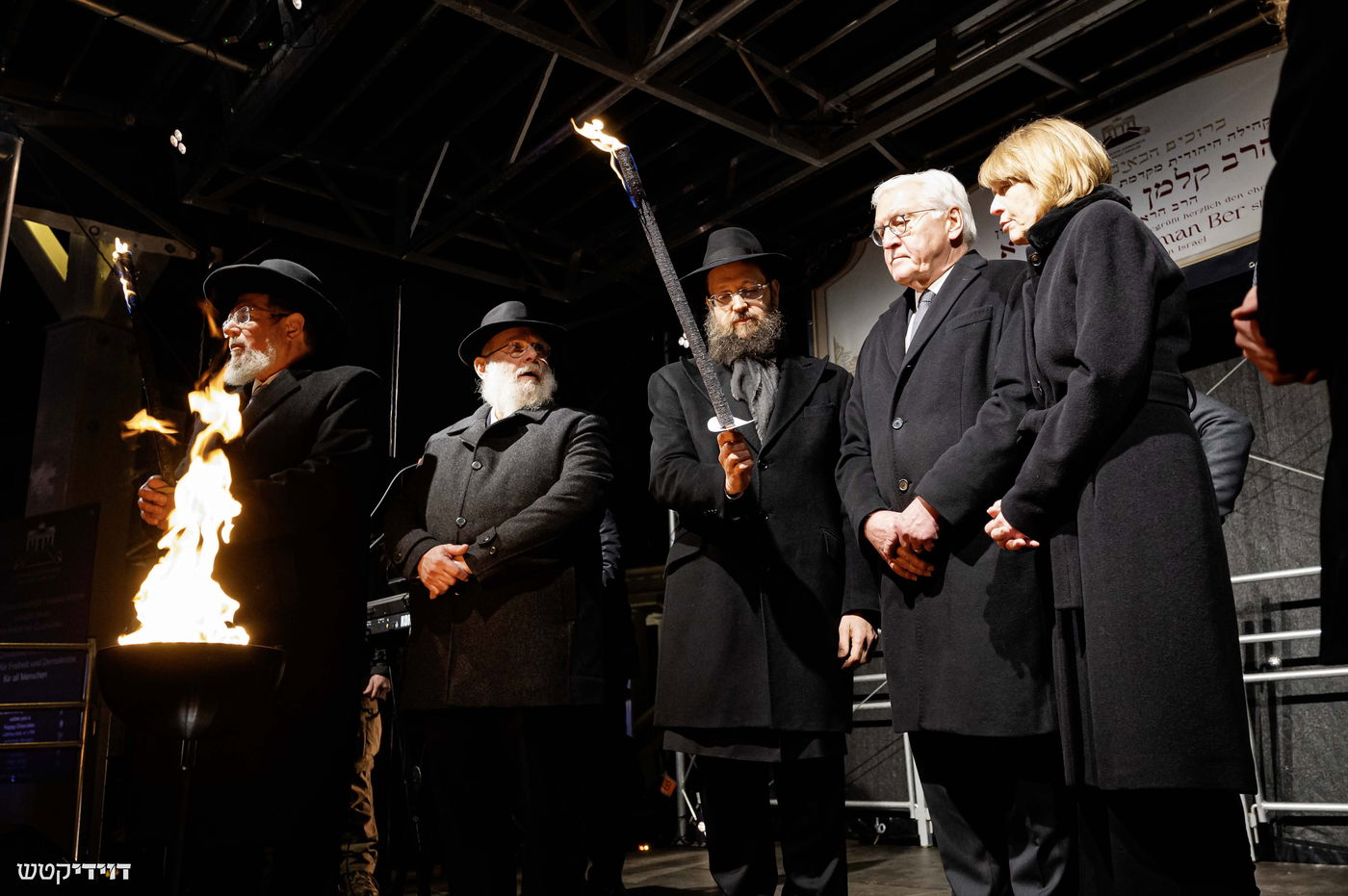 הדלקת נר חנוכה בשער ברנדנבורג בברלין