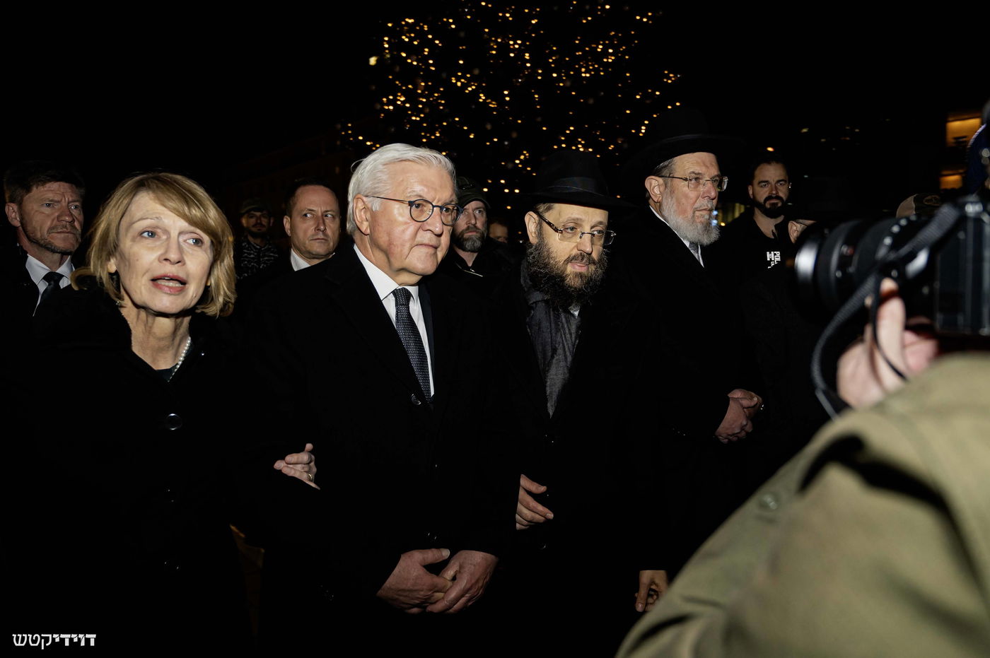 הדלקת נר חנוכה בשער ברנדנבורג בברלין