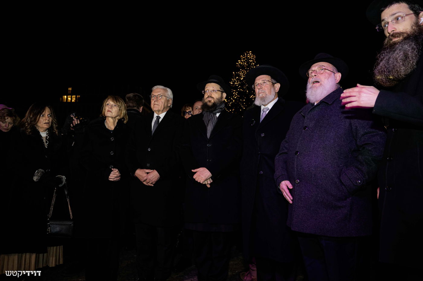 הדלקת נר חנוכה בשער ברנדנבורג בברלין