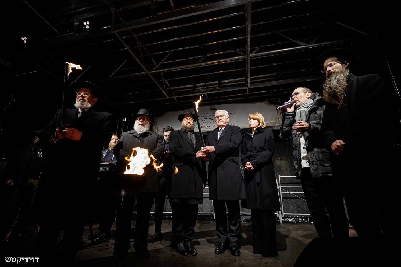 הדלקת נר חנוכה בשער ברנדנבורג בברלין