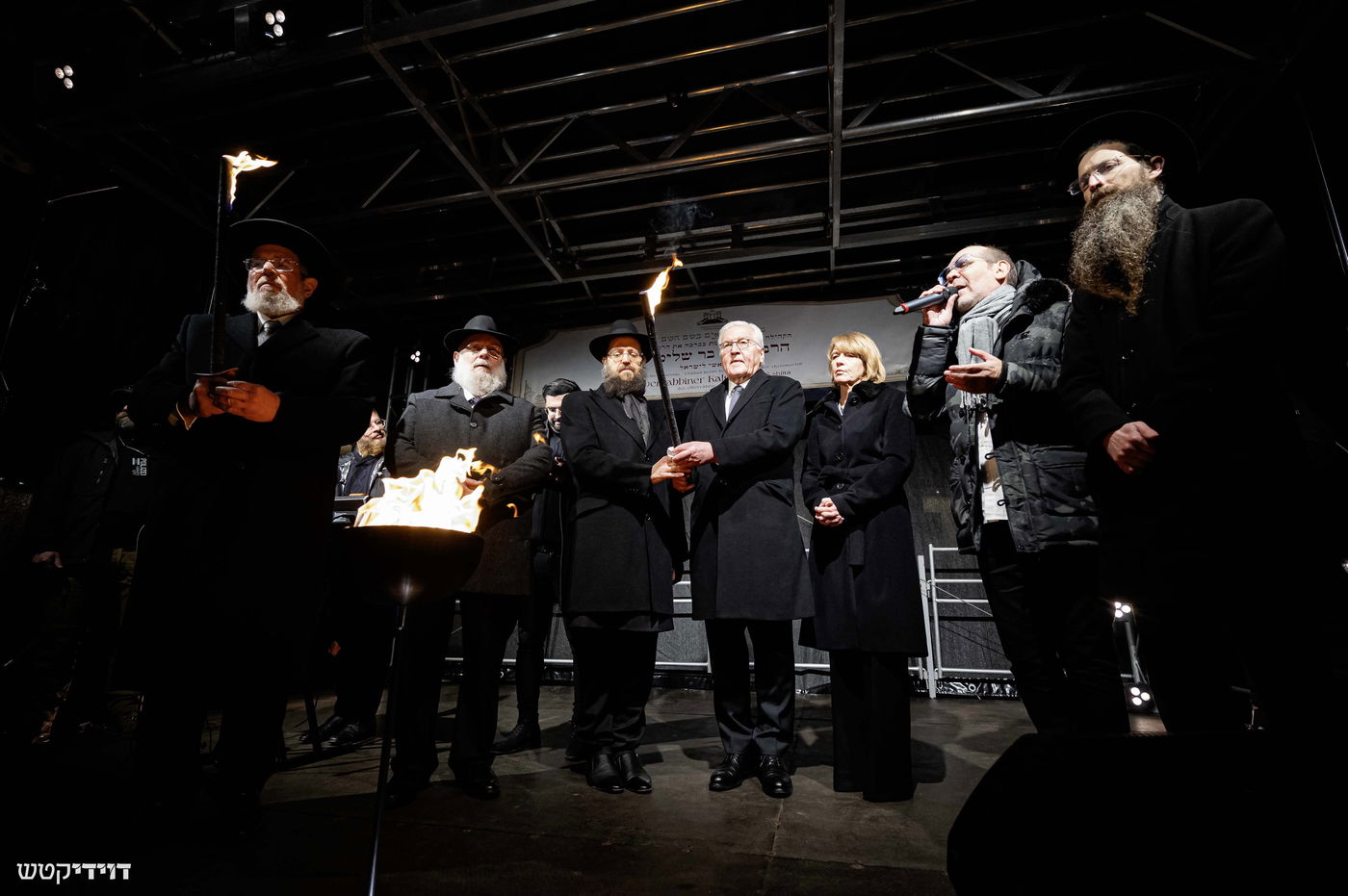 הדלקת נר חנוכה בשער ברנדנבורג בברלין