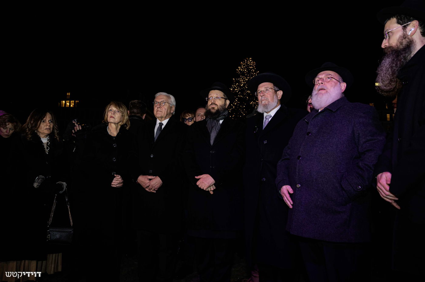 הדלקת נר חנוכה בשער ברנדנבורג בברלין