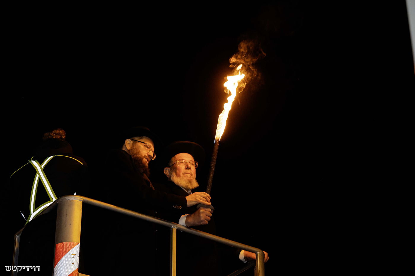 הדלקת נר חנוכה בשער ברנדנבורג בברלין