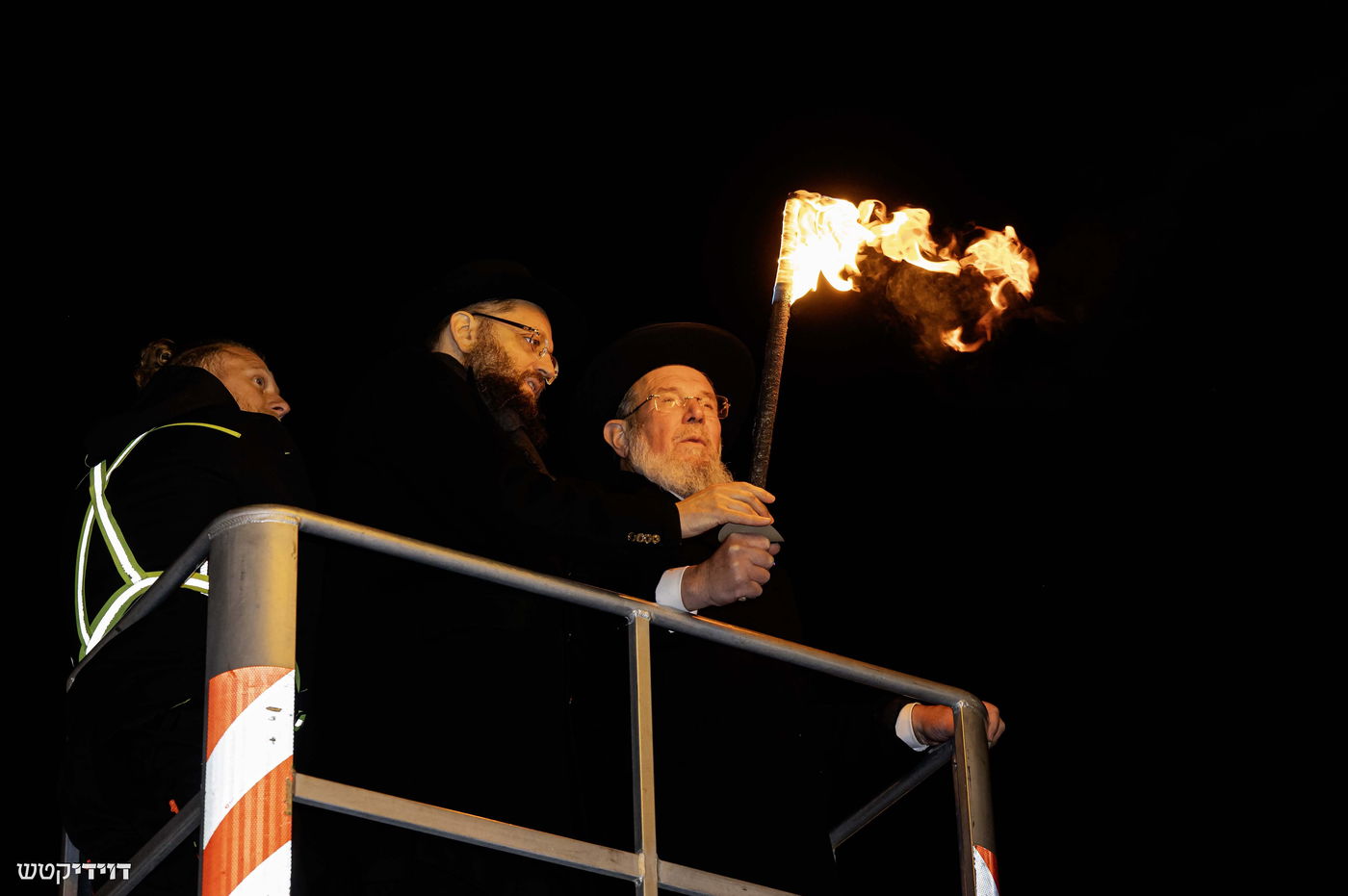 הדלקת נר חנוכה בשער ברנדנבורג בברלין