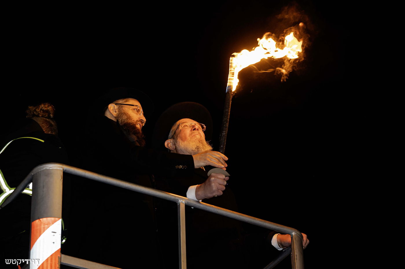 הדלקת נר חנוכה בשער ברנדנבורג בברלין