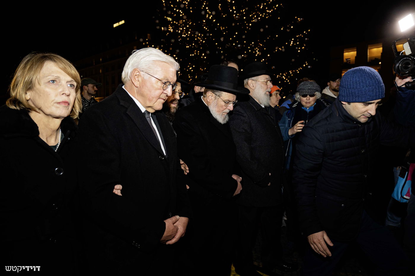 הדלקת נר חנוכה בשער ברנדנבורג בברלין