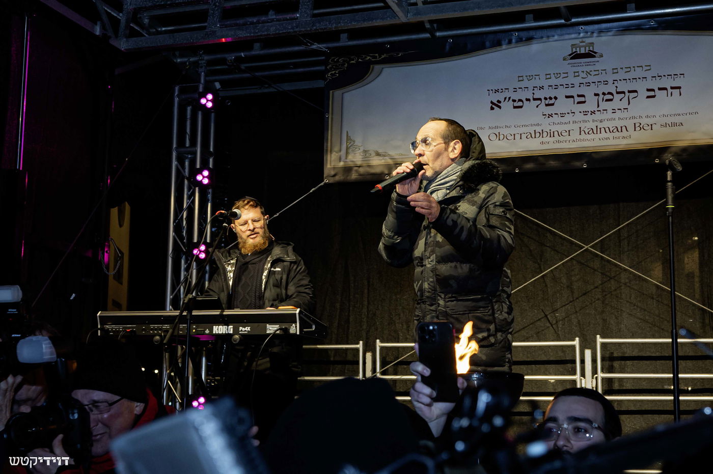 הדלקת נר חנוכה בשער ברנדנבורג בברלין