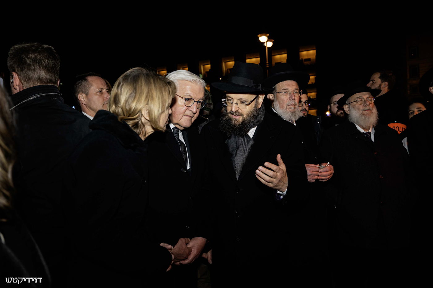 הדלקת נר חנוכה בשער ברנדנבורג בברלין