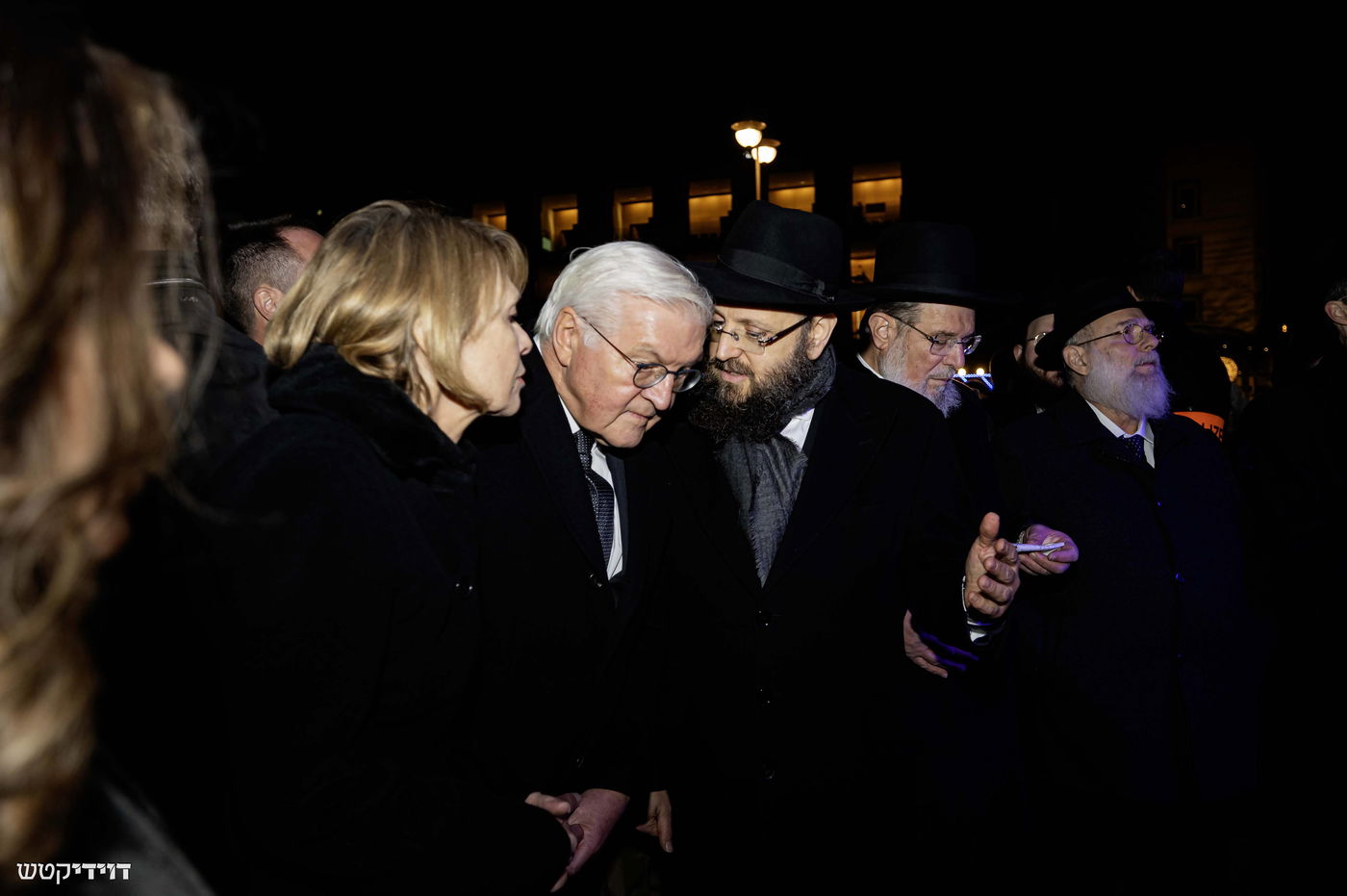 הדלקת נר חנוכה בשער ברנדנבורג בברלין