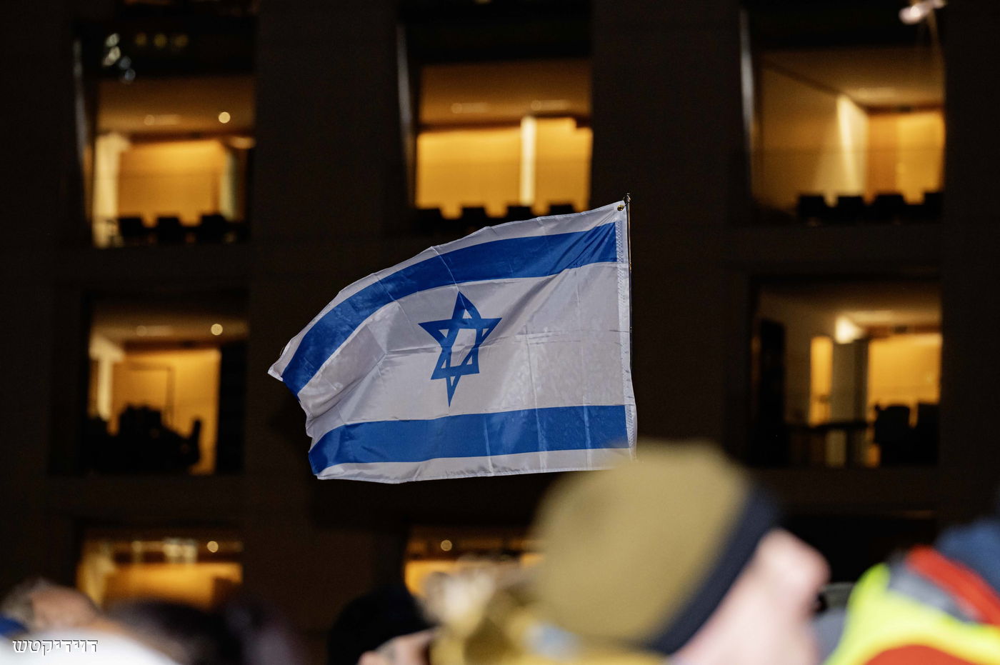 הדלקת נר חנוכה בשער ברנדנבורג בברלין