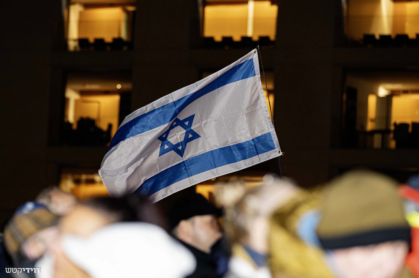 הדלקת נר חנוכה בשער ברנדנבורג בברלין