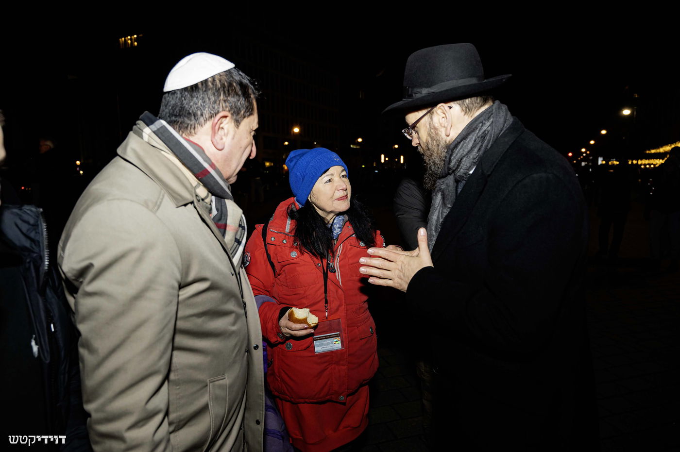 הדלקת נר חנוכה בשער ברנדנבורג בברלין