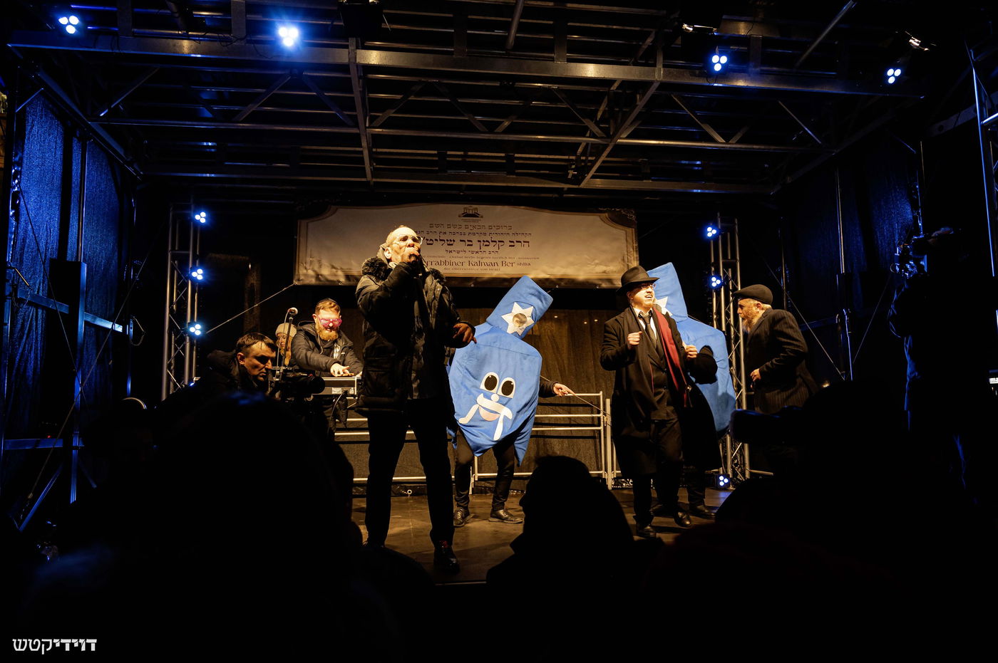 הדלקת נר חנוכה בשער ברנדנבורג בברלין