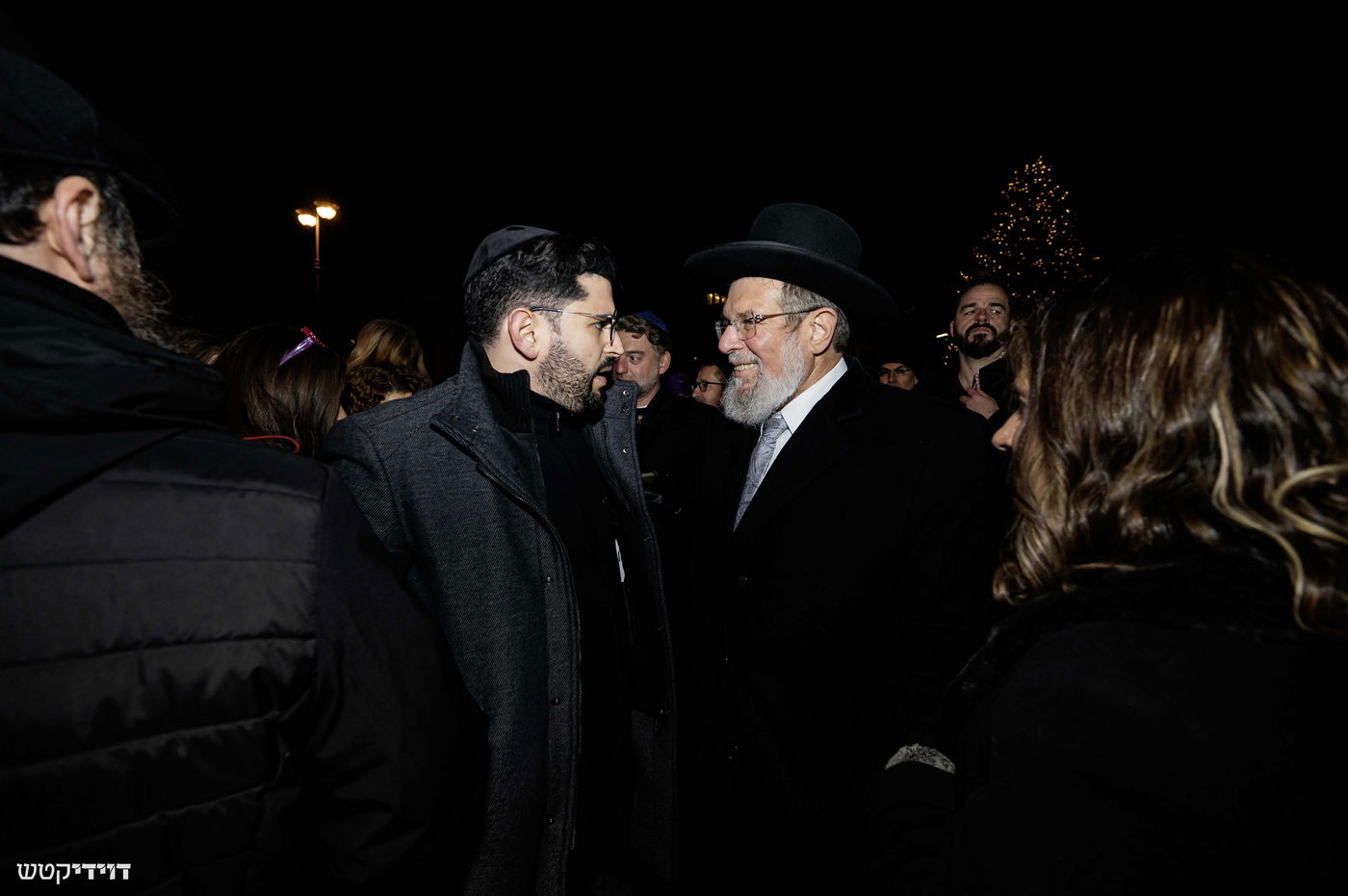 הדלקת נר חנוכה בשער ברנדנבורג בברלין