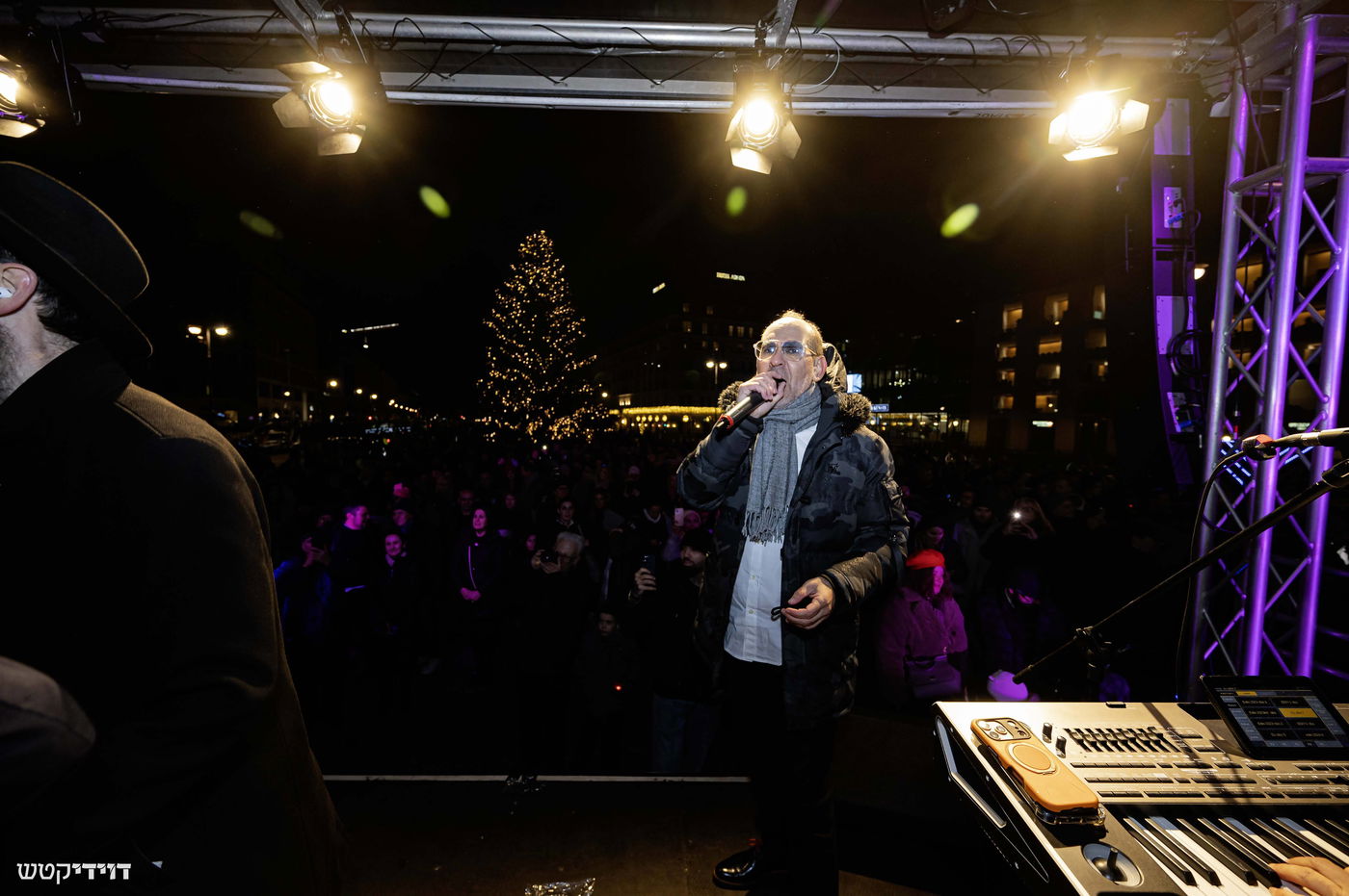 הדלקת נר חנוכה בשער ברנדנבורג בברלין