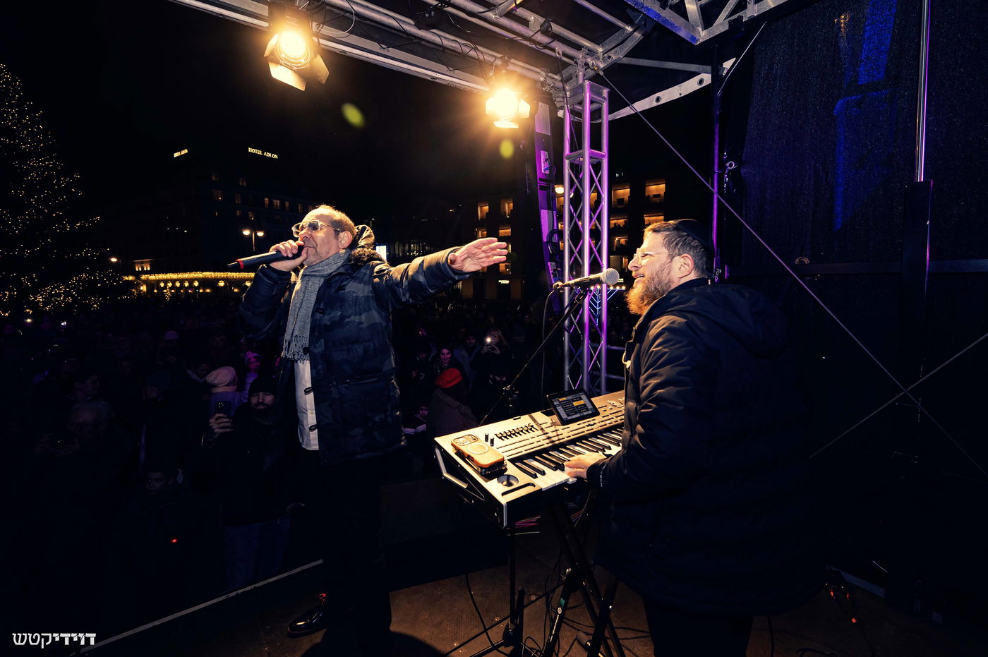 הדלקת נר חנוכה בשער ברנדנבורג בברלין