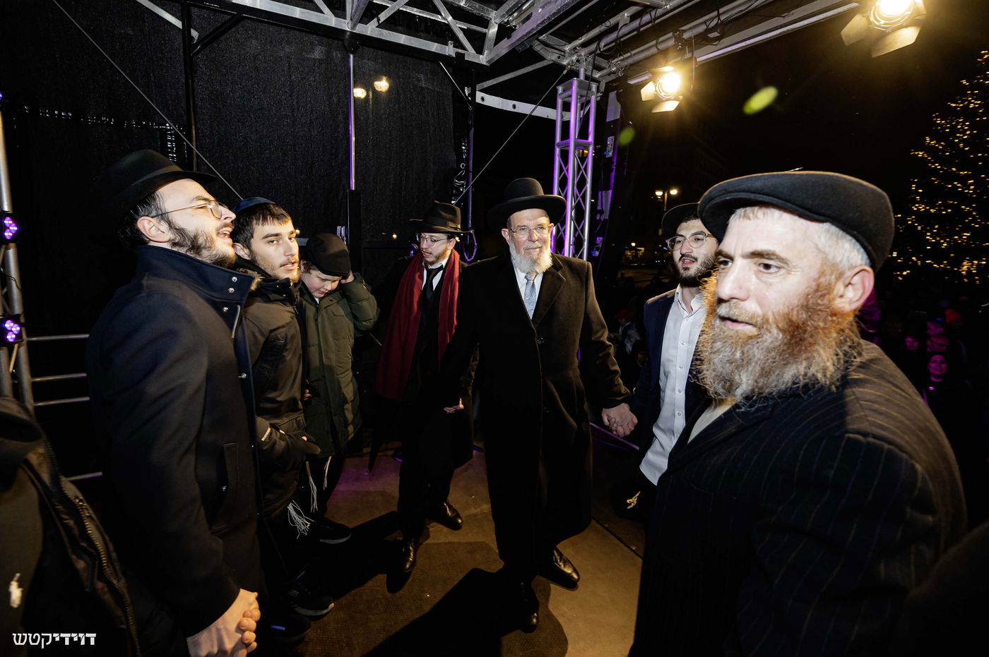 הדלקת נר חנוכה בשער ברנדנבורג בברלין