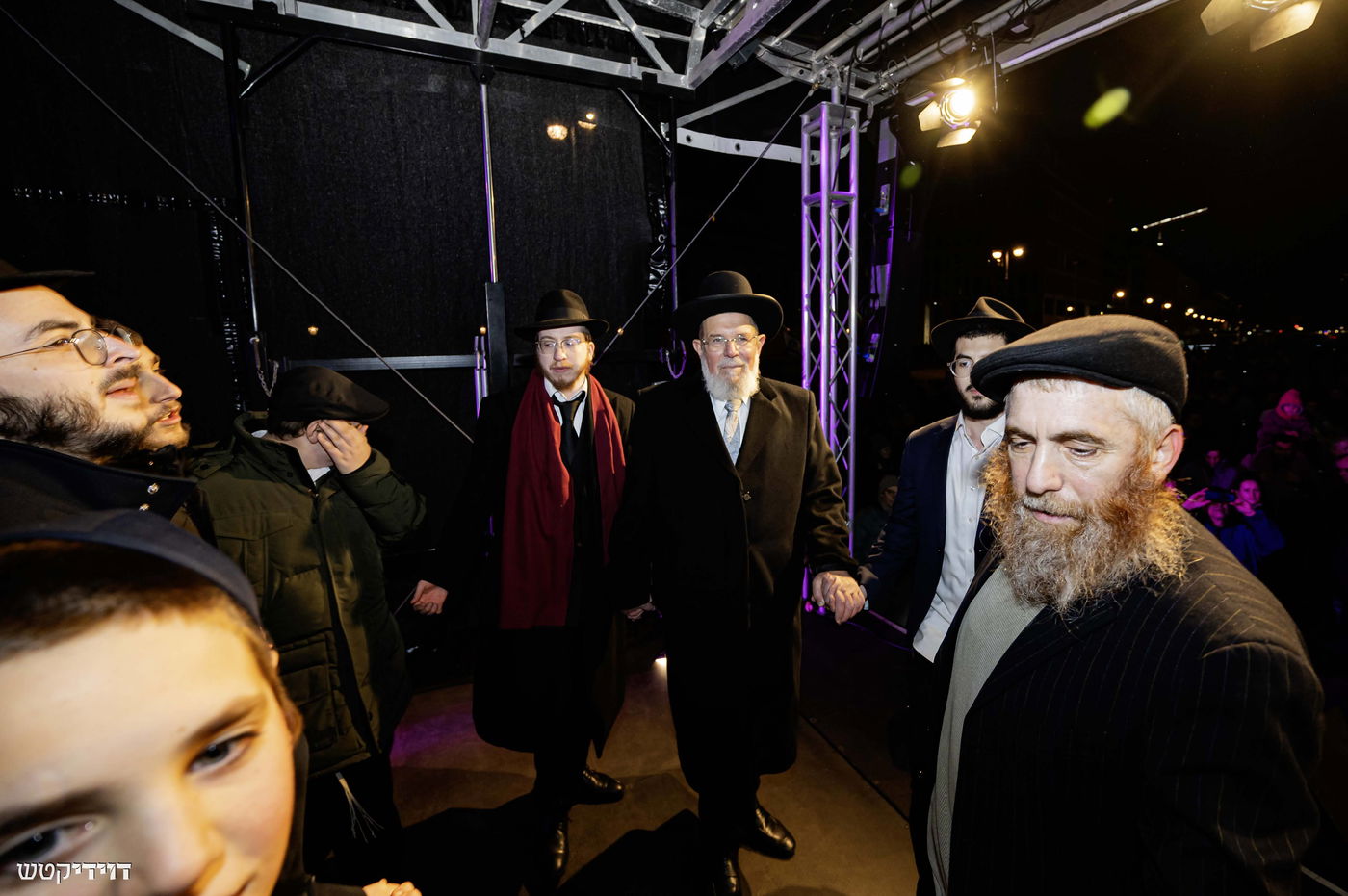 הדלקת נר חנוכה בשער ברנדנבורג בברלין