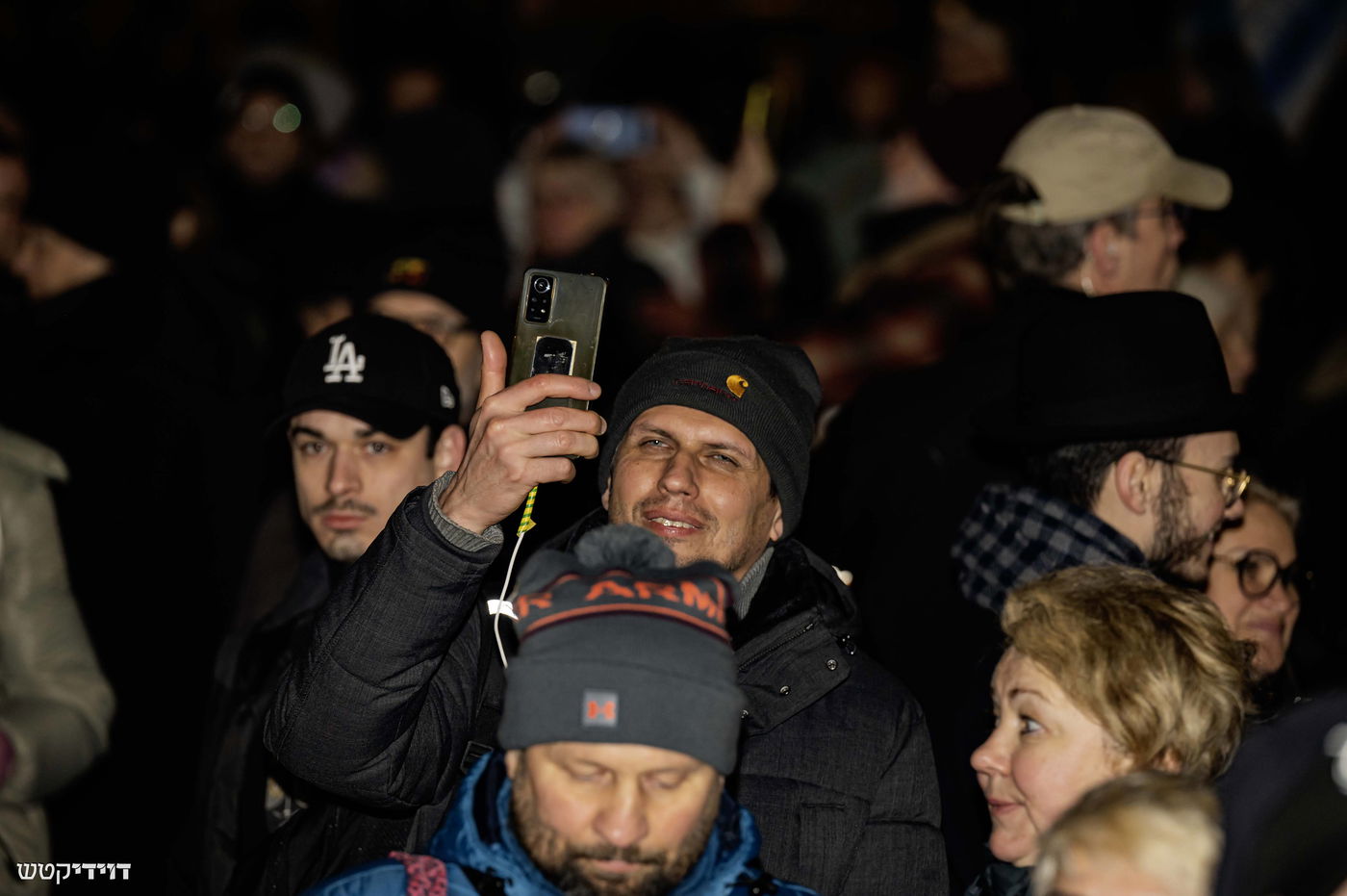 הדלקת נר חנוכה בשער ברנדנבורג בברלין