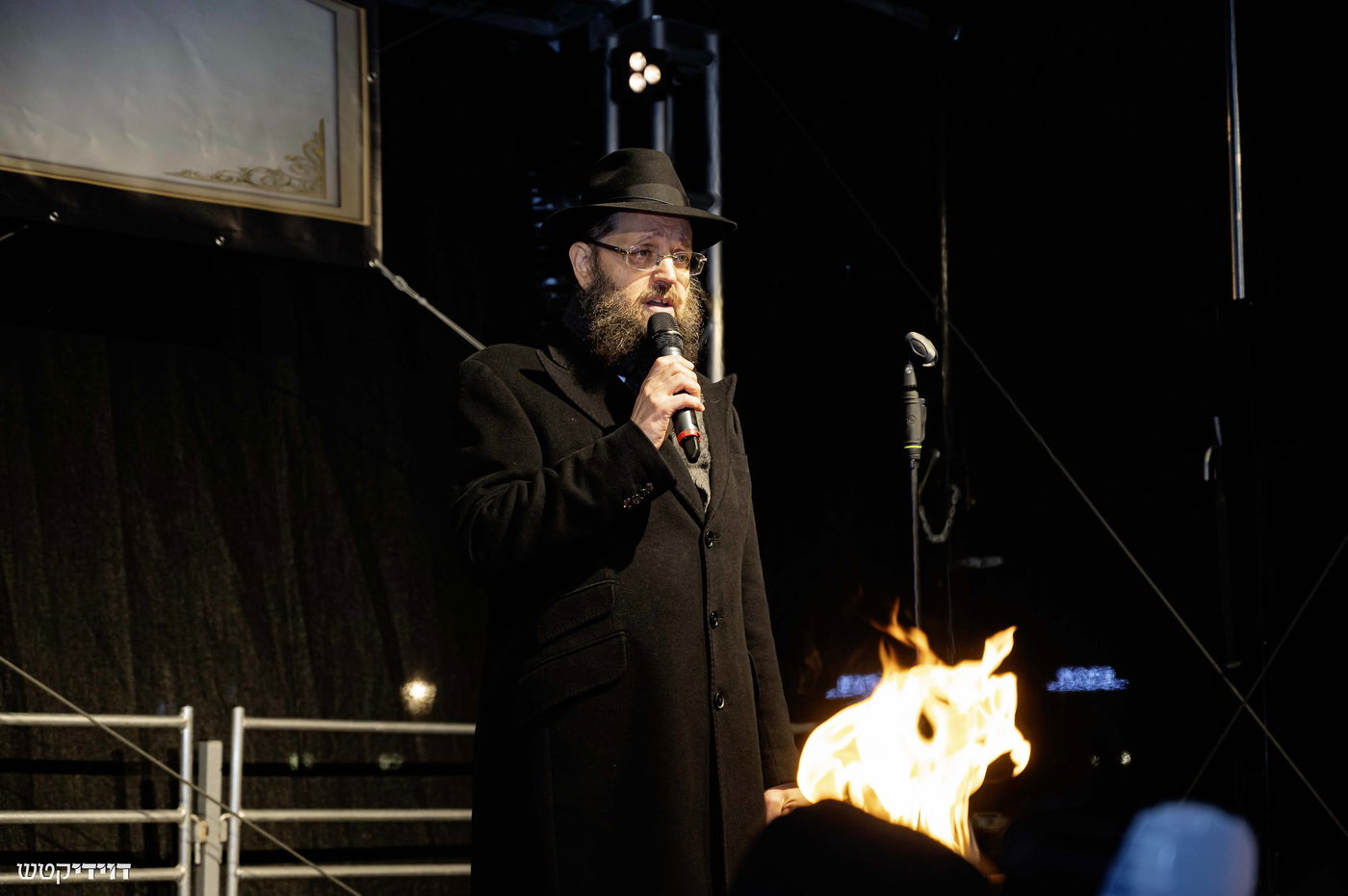 הדלקת נר חנוכה בשער ברנדנבורג בברלין