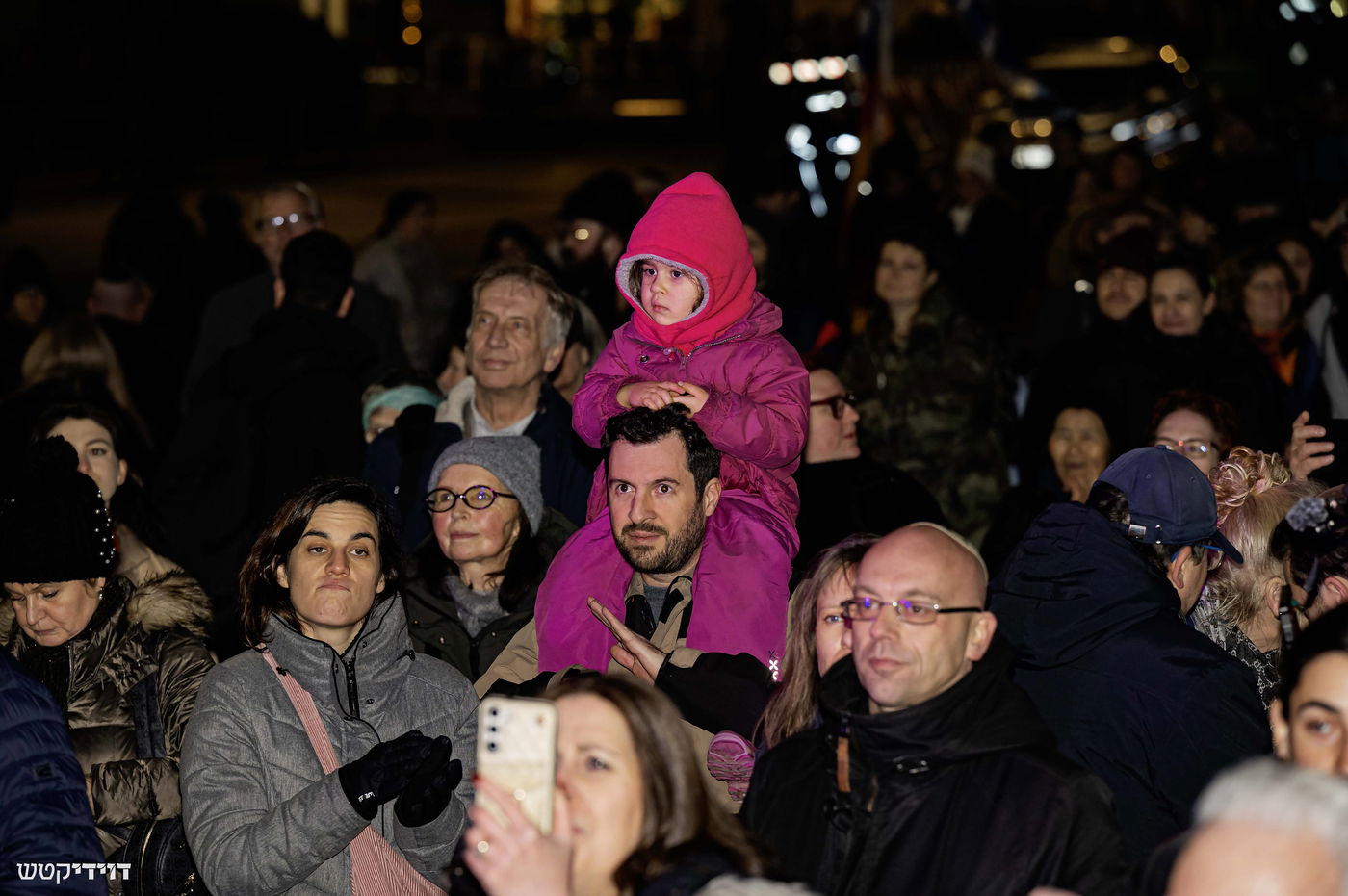הדלקת נר חנוכה בשער ברנדנבורג בברלין