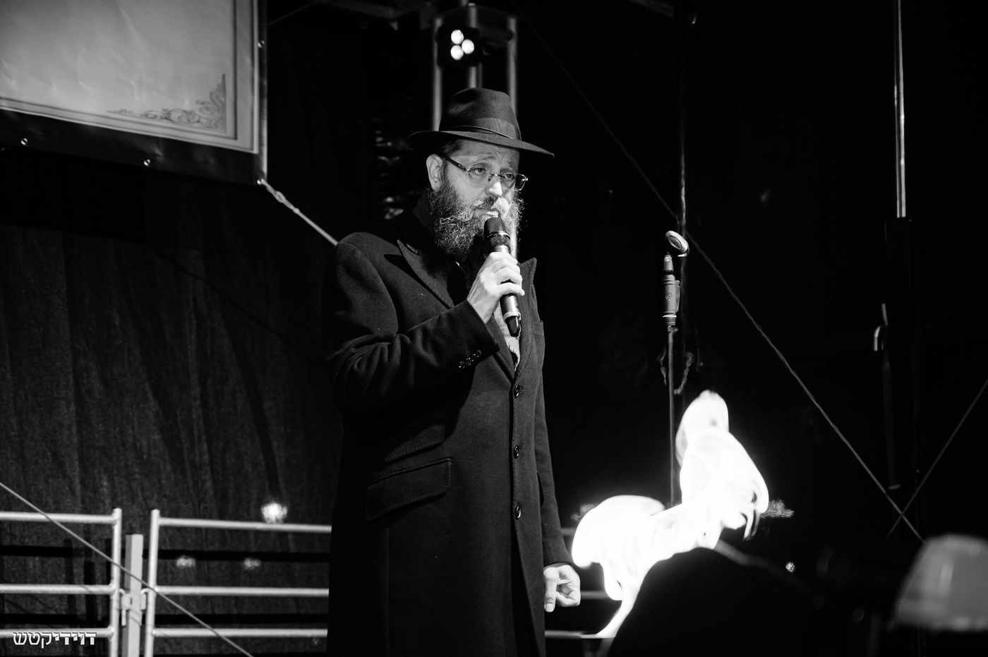 הדלקת נר חנוכה בשער ברנדנבורג בברלין