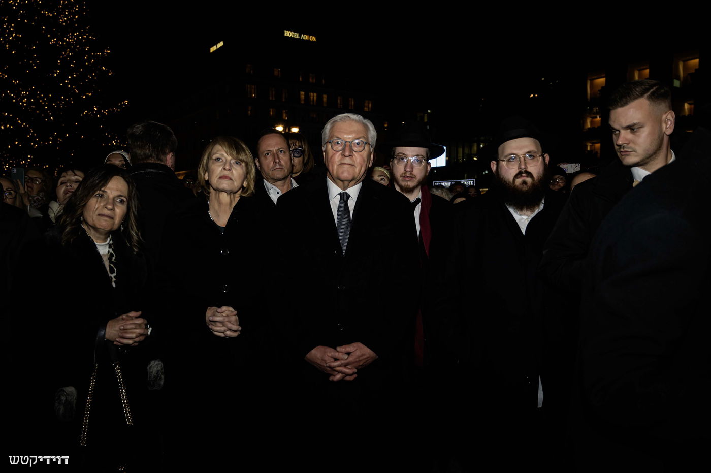 הדלקת נר חנוכה בשער ברנדנבורג בברלין