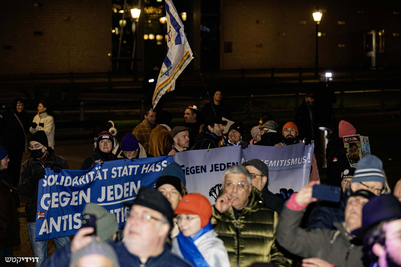 הדלקת נר חנוכה בשער ברנדנבורג בברלין