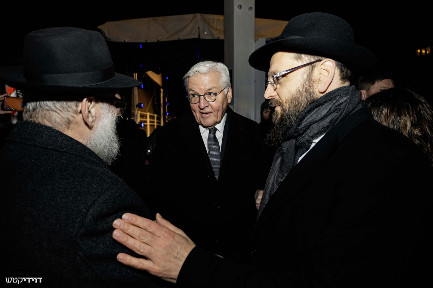 הדלקת נר חנוכה בשער ברנדנבורג בברלין