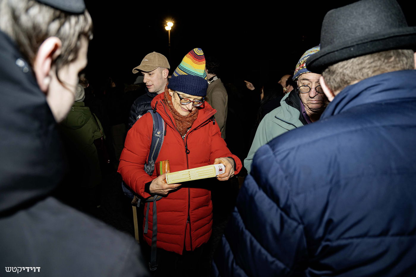 הדלקת נר חנוכה בשער ברנדנבורג בברלין