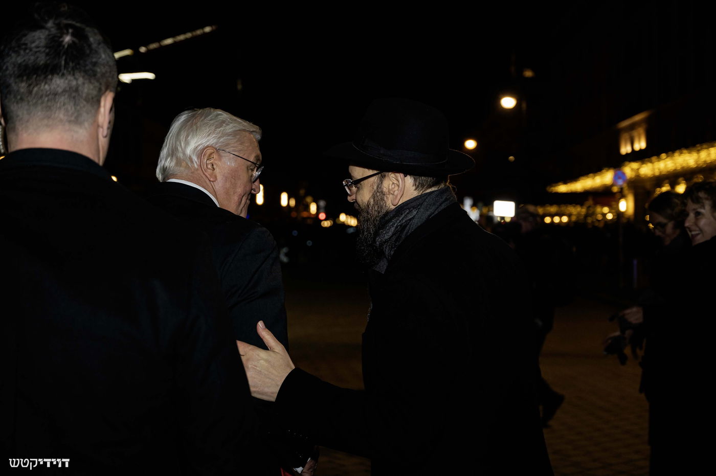 הדלקת נר חנוכה בשער ברנדנבורג בברלין