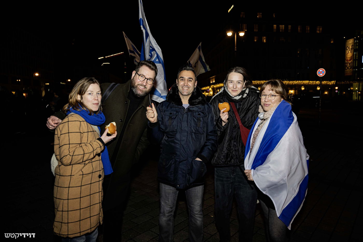 הדלקת נר חנוכה בשער ברנדנבורג בברלין