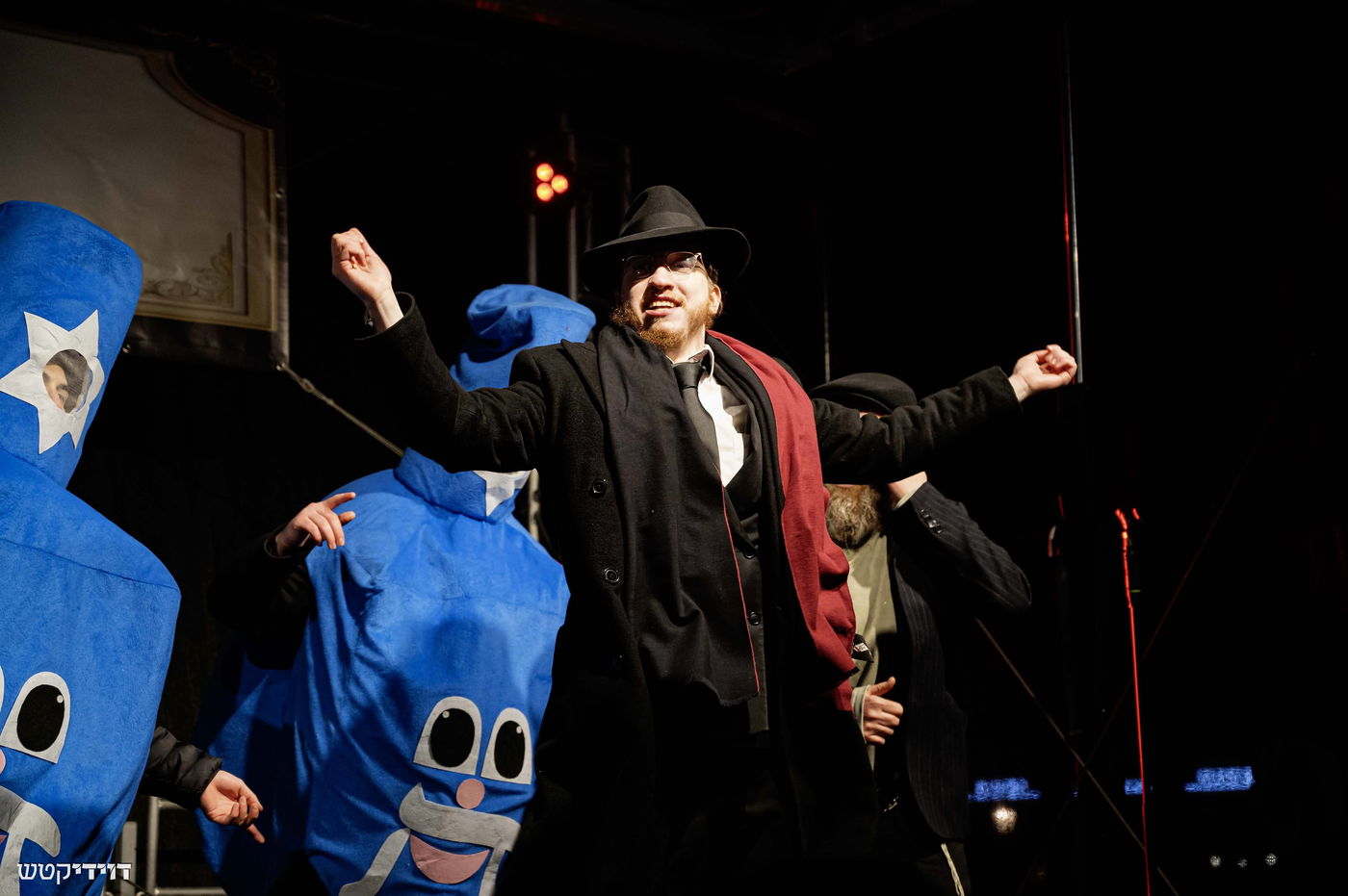 הדלקת נר חנוכה בשער ברנדנבורג בברלין